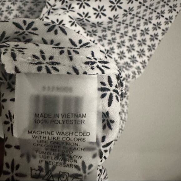 Vince Camuto Black and White Sleeveless Pullover Floral Print Blouse Women Small - Picture 5 of 5